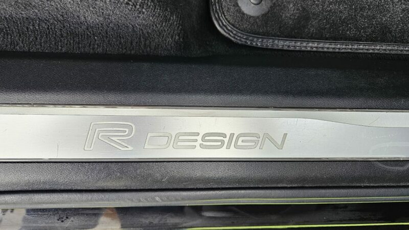 VOLVO XC90 II 2.0 235CV D5 AWD R-DESIGN CUIR CAMERA 360 TETE HAUTE BOWERS&WILKINS