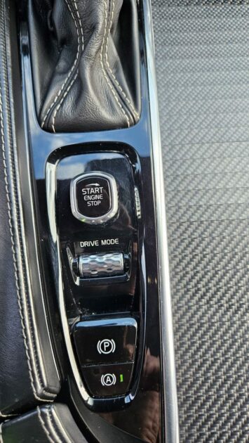 VOLVO XC90 II 2.0 235CV D5 AWD R-DESIGN CUIR CAMERA 360 TETE HAUTE BOWERS&WILKINS